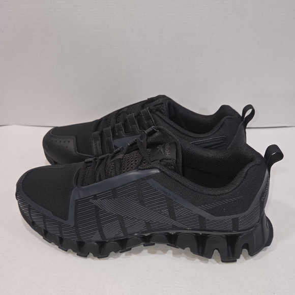 Reebok ZigTech Black Athletic Shoes - Picture 3 of 5